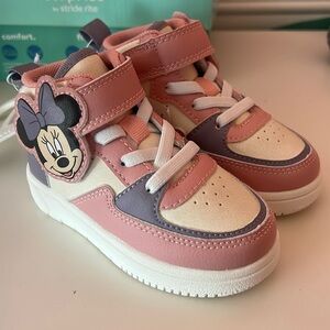 Kids 5.5 shoes